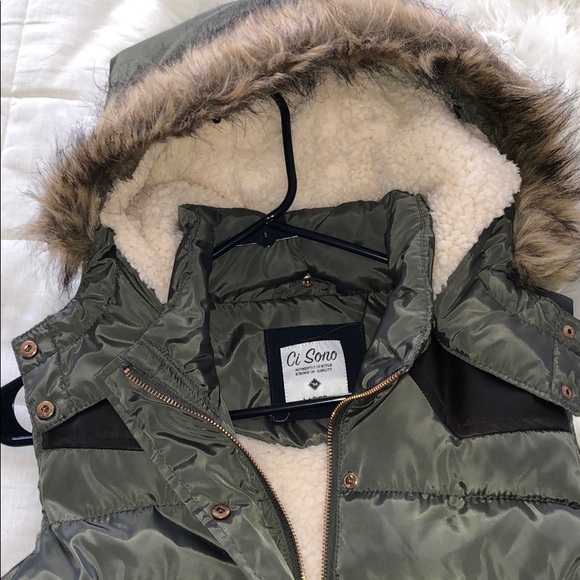 Army green vest - Picture 2 of 3